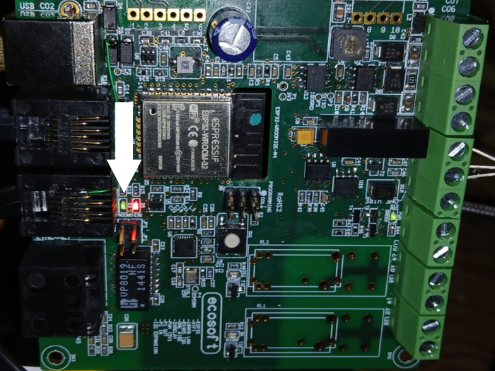 A close up of a circuit board
AI-generated content may be incorrect.